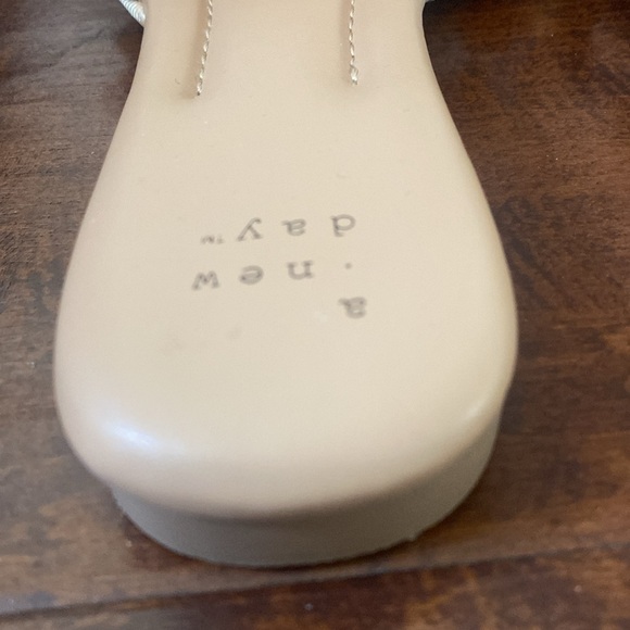 A New Day Carissa Pearl Sandals / Size 6 - Picture 8 of 9